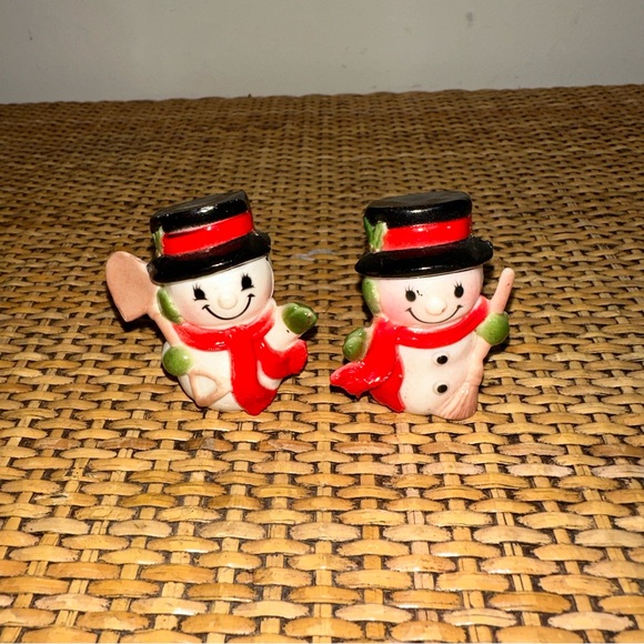 Vintage 1.5” Miniature Snowman Plastic Christmas Decor Broom Shovel Collectables - Picture 1 of 9